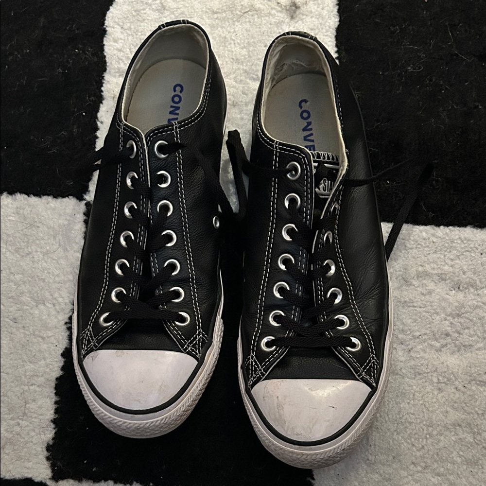 Men’s Leather converse low top SIZE 10